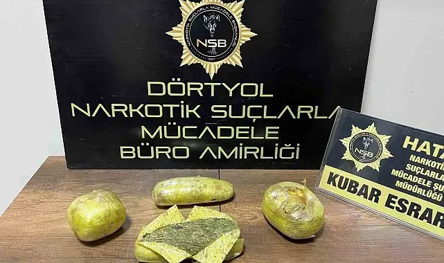 Motosiklete saklanan kubar esrarı polis buldu