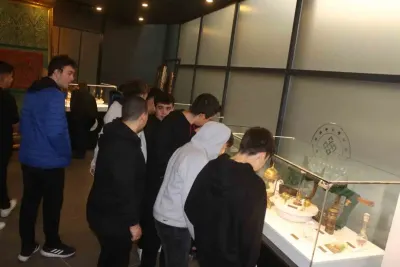 Eskişehirli Gençler Mukaddes Emanetler Sergisi’ni Gezdi