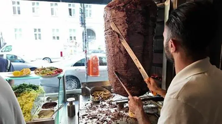 Almanya’da Steak Döner İsmi Tepkisi: Kendi Markamıza Sahip Çıkmalıyız