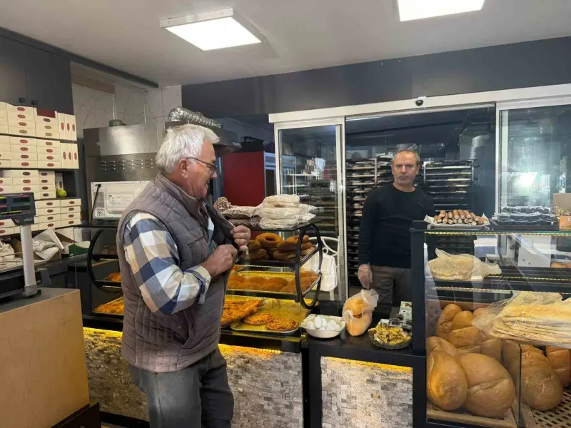 Antalya'da Fırıncıların Rekabeti Vatandaşa Yaradı: 200 Gram Ekmek 10 Liraya Düştü