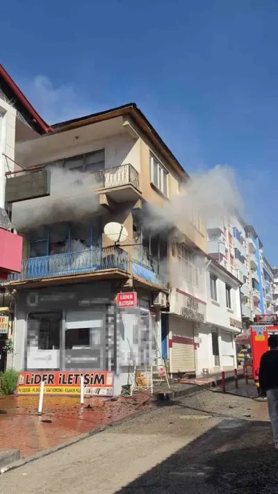 Elazığ'da Oyuncak Deposunda Çıkan Yangın Söndürüldü