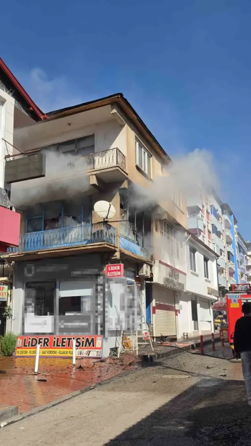 Elazığ'da Oyuncak Deposunda Çıkan Yangın Söndürüldü