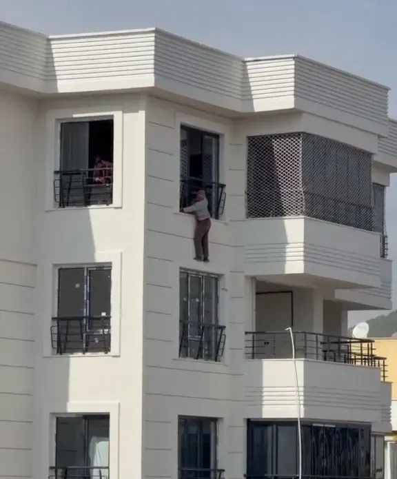 Adıyaman’da Yüksekte Güvenliksiz Çalışma Yürekleri Ağza Getirdi