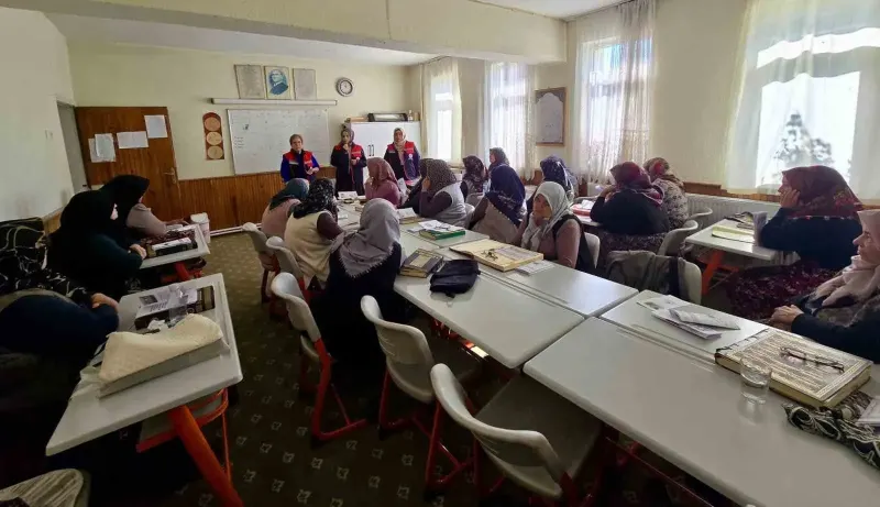Afyonkarahisar’da Kadın Çiftçilere Zoonoz Hastalıklar Anlatıldı