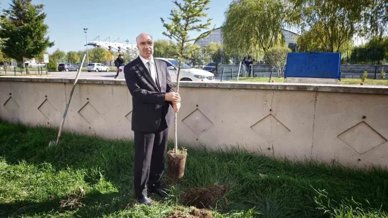 Afyonkarahisar’da Gençlerle Birlikte Fidanlar Toprakla Buluştu