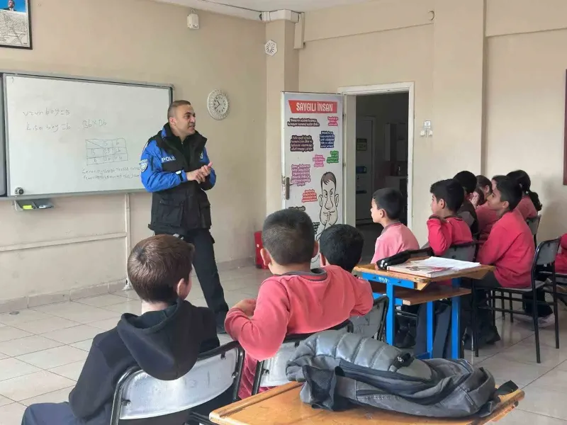 Kars'ta Öğrencilere Yönelik Güvenli İnternet ve Güvenlik Semineri Düzenlendi