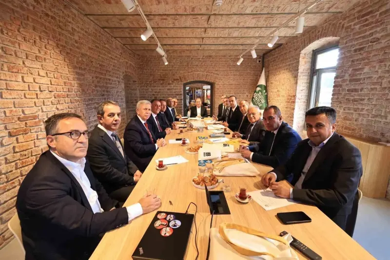 Kayseri Büyükşehir Belediye Başkanı Büyükkılıç İstanbul'daki Açılışta Yer Aldı