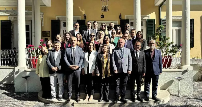 İzmir'de Elektrik Şirketleri Ve Muhtarlar Günü Buluşması