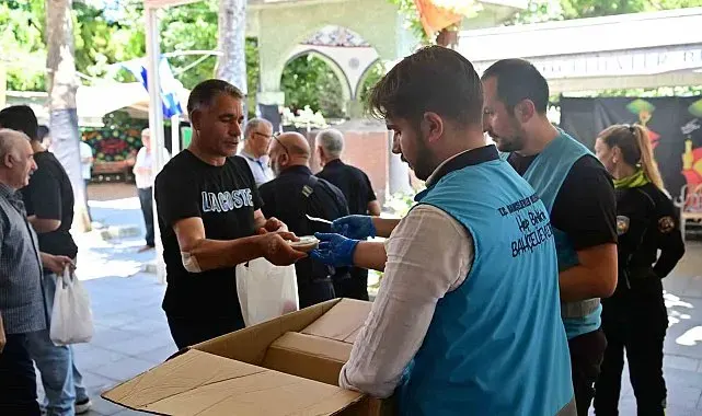 Bahçelievler'de binlerce vatandaşa aşure ikram edildi