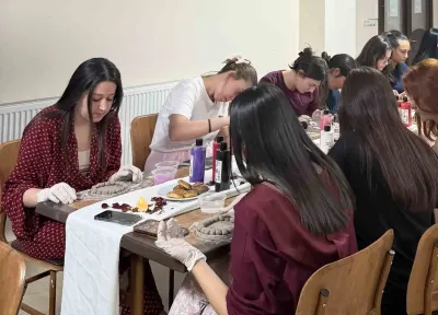 Sarıgöl GSB Yurdunda Üniversite Öğrencileri Seramik Sanatıyla Buluşuyor