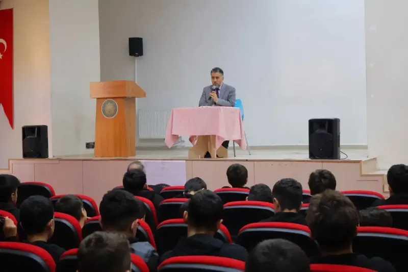 Bayburt İl Müftüsü Bektaş İmam Hatip Öğrencilerine Konferans Verdi