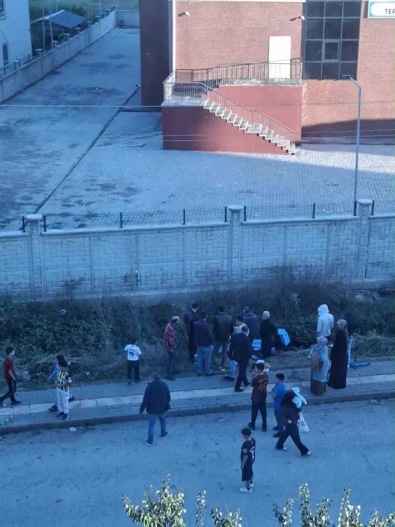 Elazığ'da Su Kanalına Düşen Çocuk İtfaiye Tarafından Kurtarıldı