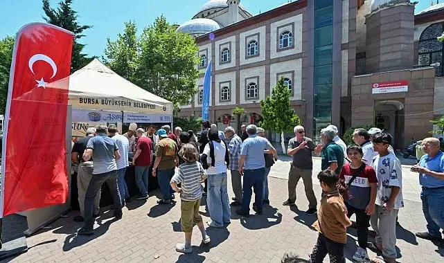 Büyükşehir'den 17 ilçede 28 farklı noktada aşure ikramı