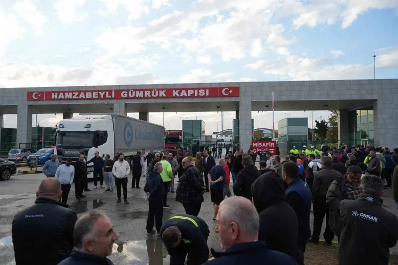 Edirne Hamzabeyli Sınır Kapısı’nda Tır Şoförlerinden Geçiş Belgesi Eylemi