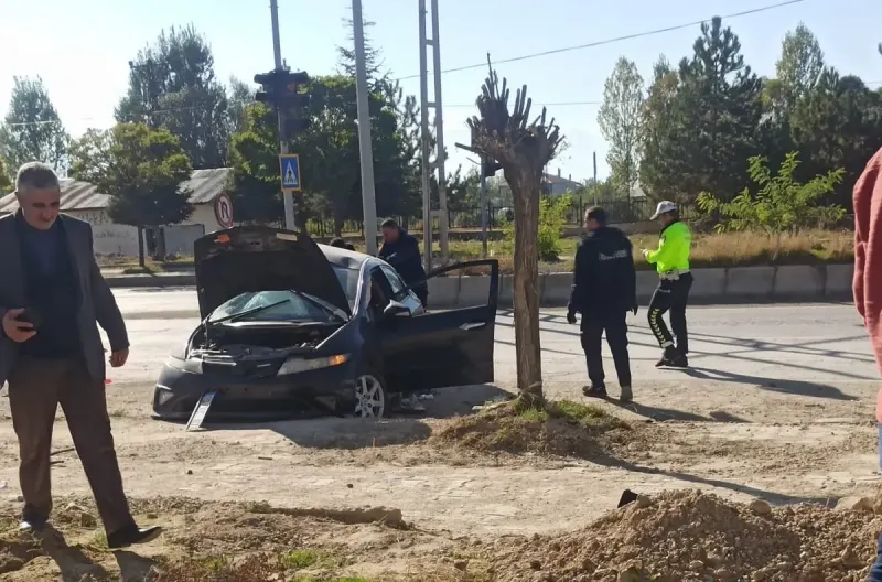 Van'daki Ölümlü ve Yaralanmalı Trafik Kazasının Güvenlik Kamerası Görüntüleri Paylaşıldı