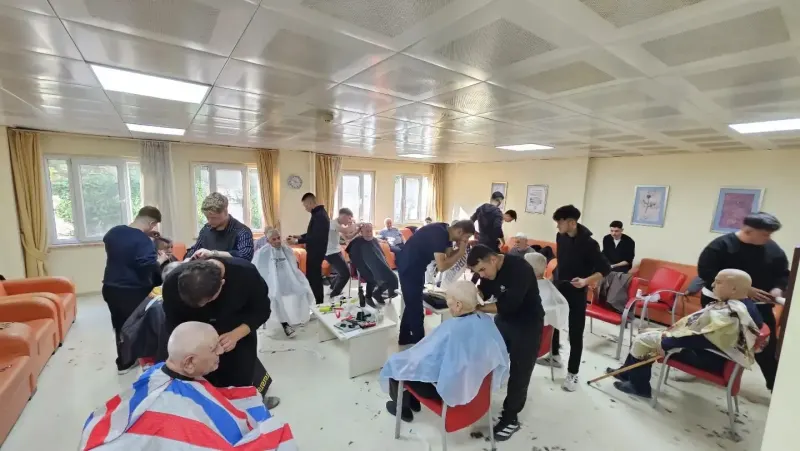 Kütahya'da Mesleki Eğitim Öğrencilerinden Yaşlılara Özel Bakım Desteği