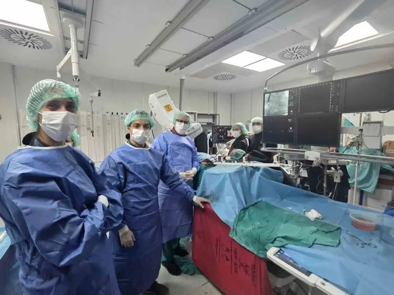 İzmir'de Açık Cerrahi Olmadan Mitral Kapak Onarımı Yapıldı