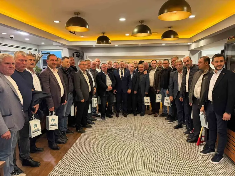 İş İnsanı Bayram Özdemir Bandırma Muhtarlarıyla Akşam Yemeğinde Bir Araya Geldi