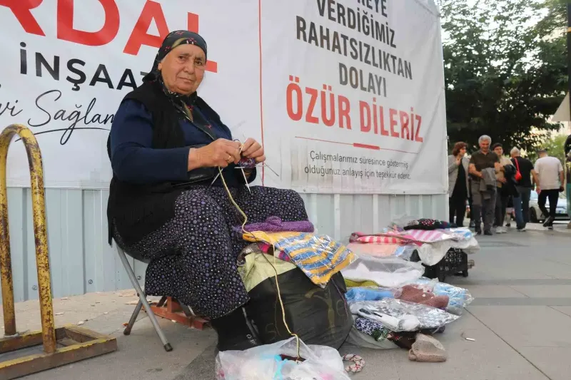 Sivas'ta Okula Gönderilmeyen Şükriye Koç 66 Yıldır El İşiyle Geçiniyor