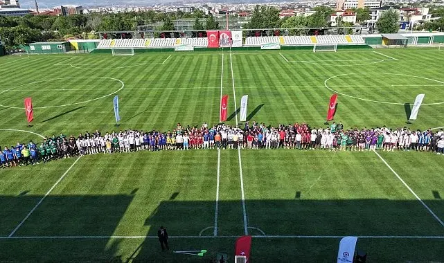 Denizli Büyükşehir Belediyesi Birimler Arası Futbol Turnuvası coşkuyla başladı