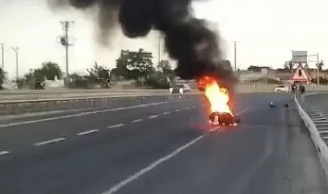 Tekirdağ'da seyir halindeki motosiklet alev alev yandı