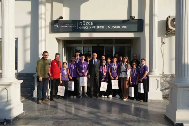 Düzceli Genç Taekwondocular İl Müdürü Zekeriya Arslantürk İle Bir Araya Geldi