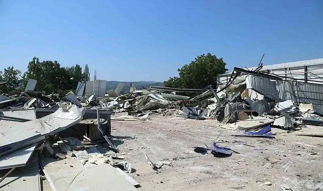 Yaylacık'ta kaçak iş yeri yıkıldı