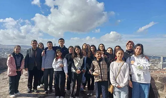 Ortaokul öğrencilerinin 2,5 yıllık emekle hazırladığı kitap ve dergi yayımlandı