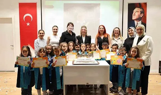 Merkezefendi'de kreş öğrencilerinin mezuniyet sevinci