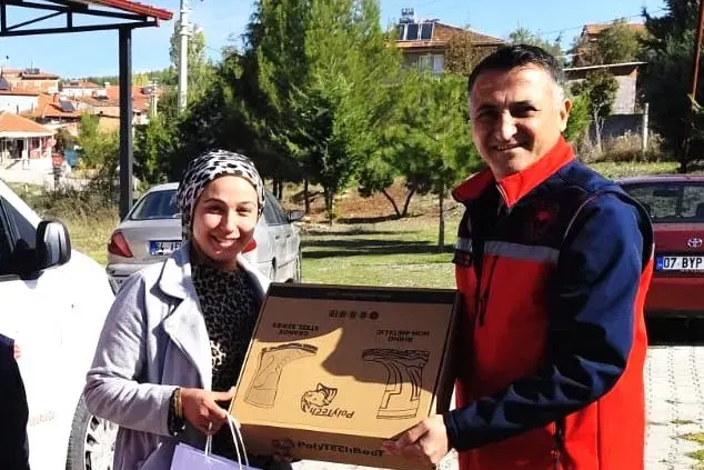 Uşak'ta Süt Sığırı Yetiştiriciliği Kursunu Tamamlayan 48 Üreticiye Hediyeleri Verildi