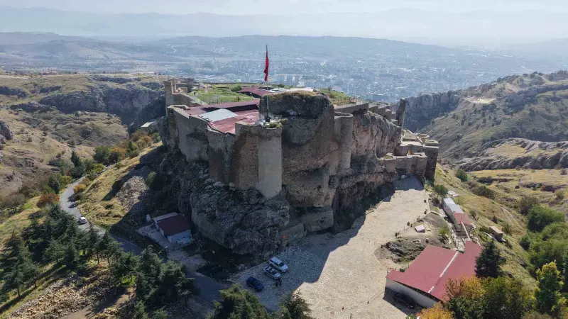 Tarihi Harput Kalesi'ndeki 940 Yıllık Fetih Cami İbadete Açıldı