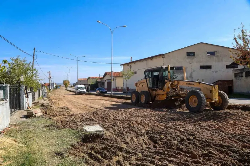 Uşak Belediyesi Tarafından Kent Genelinde Yol Yenileme Çalışmaları Sürdürülüyor