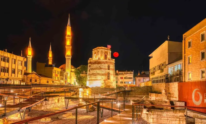 Bakan Ersoy Edirne Tarihi Makedonya Kule Müzesi'ni Ziyaret Etti