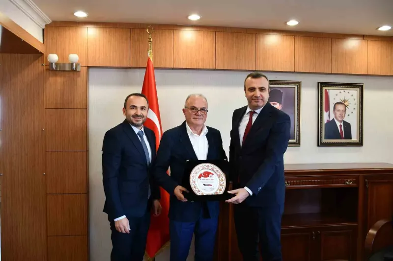 Samsun'da Onurlu Veda: 38 Yıllık Hekime Plaket Takdim Edildi