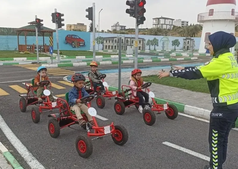Kilis'te Minik Öğrencilere Uygulamalı Trafik Eğitimi Verildi