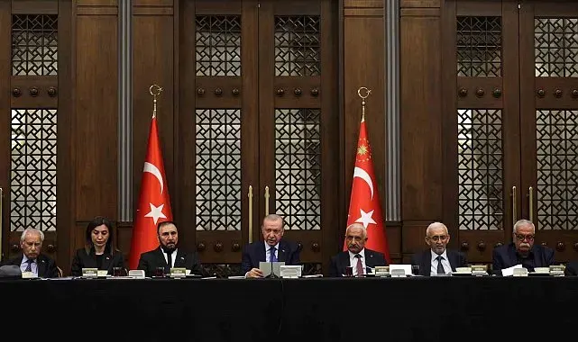 Cumhurbaşkanı Erdoğan: "Hicri 61 yılının 10 Muharrem gününde bedenler bir bir toprağa düşse de hak ve hakikat yere düşmemiştir"