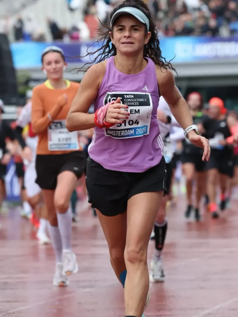 Aydınlı Anaokulu Öğretmeni Amsterdam Maratonu’nda Kişisel Rekorunu Kırdı