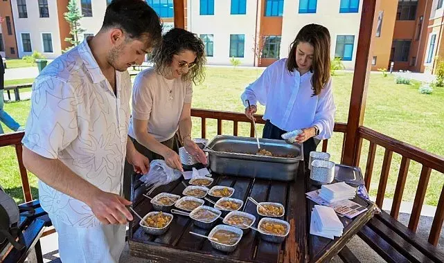 Kastamonu Üniversitesi'nde öğrencilere aşure ikramı