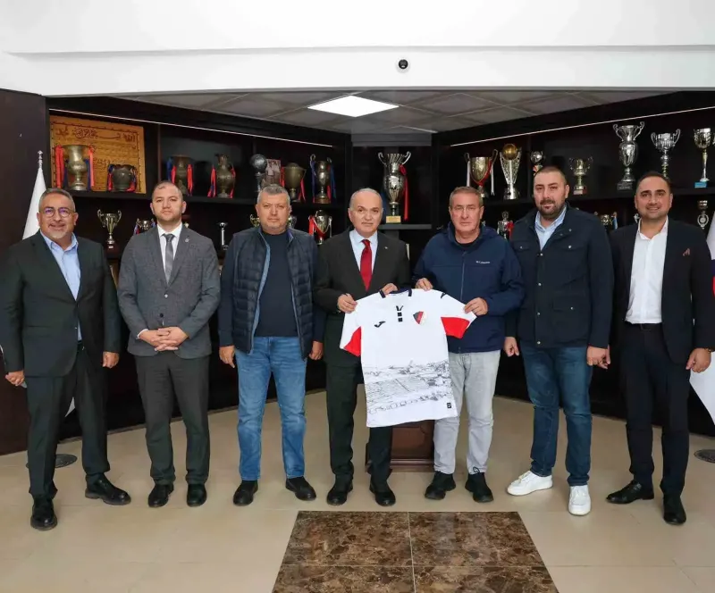 Düzce Belediye Başkanı Özlü Düzcespor Antrenmanını Ziyaret Etti