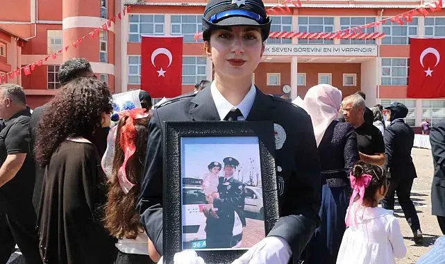 Şehit babasının izinden giderek polis oldu