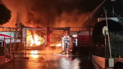 Manisa Organize Sanayi Bölgesindeki İnci Akü Fabrikasında Yangın Çıktı