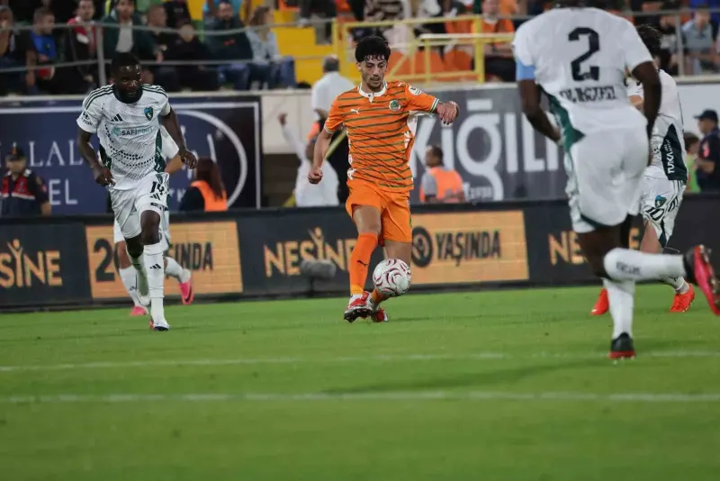Alanyaspor Sahasında Kocaelispor'a 2-1 Mağlup Oldu