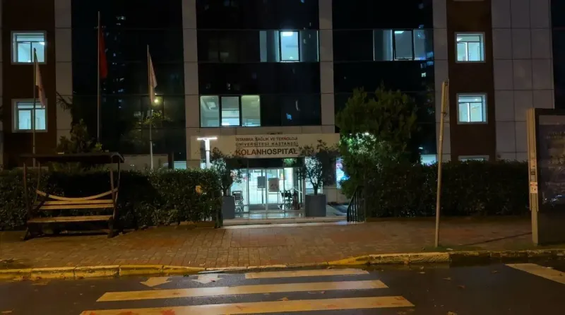 Ünlü Şarkıcı Hakkı Bulut Sahne Aldığı Sırada Rahatsızlanarak Hastaneye Kaldırıldı