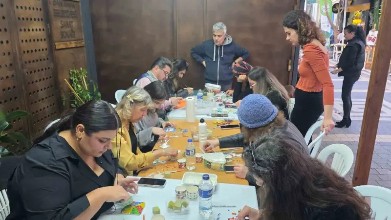 Bandırma'da Sanat Sokağı'nda Renkli Cam Mozaik ve Vitray Atölyesi
