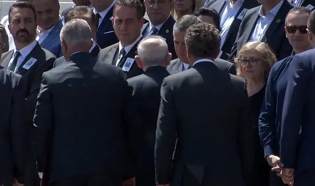 Kılıçdaroğlu ve Özel, mutlak butlan kararından sonra ilk kez cenaze töreninde yan yana geldi