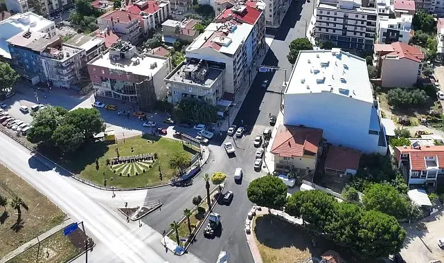 Altyapısı yenilenen caddede sıcak asfalt çalışmaları başladı