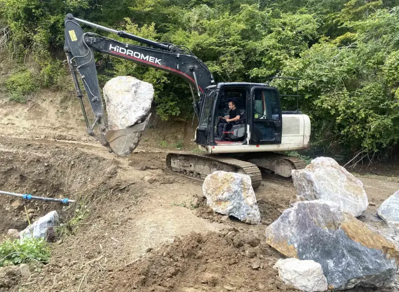 Düzce Gümüşova'da Heyelan Sonrası Yol Güvenliği Sağlandı