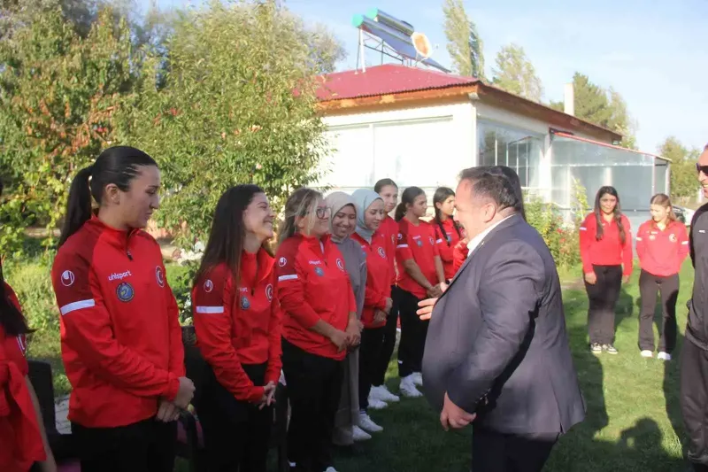 İşitme Engelli Kadın Güreşçilerden Avrupa Şampiyonası Öncesi Sivas'ta Sıkı Hazırlık