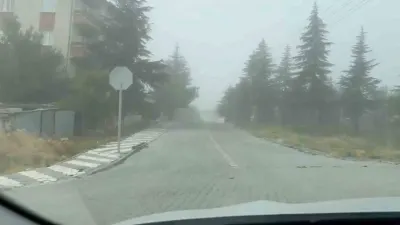 Sivrihisar İlçesinde Etkili Olan Yoğun Sis Ulaşımı Aksatıyor