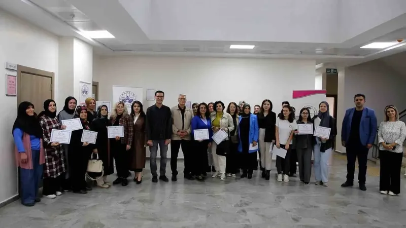 Elazığ'da Girişimcilik Eğitimi Alan 44 Kadına Sertifikaları Verildi